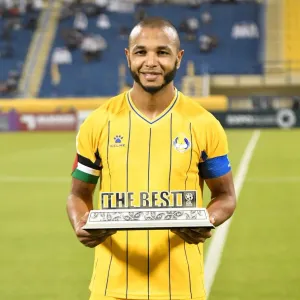 براهيمي مرشّح لجائزة لاعب الموسم في قطر