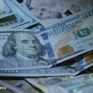 اسعار الدولار تسجل استقرارا على ارتفاعها في اسواق بغداد