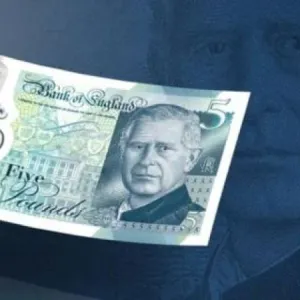 بريطانيا تبدأ تداول أوراق نقدية جديدة تحمل صورة الملك تشارلز