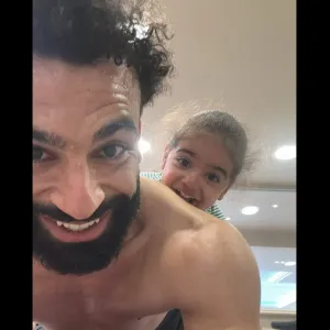 من داخل الجيم.. محمد صلاح يشارك فيديو طريف مع ابنته كيان