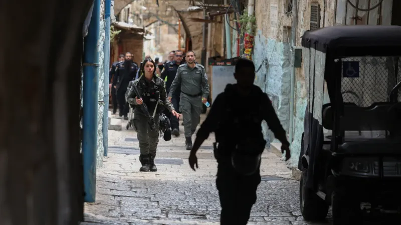 تركي يطعن شرطيًا إسرائيليًا في البلدة القديمة بالقدس.. وتركيا: نحقق في الحادث