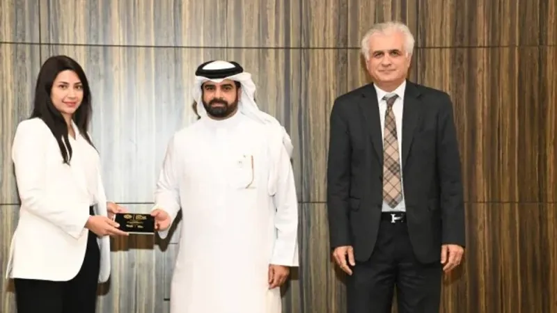 نائب رئيس الهيئة العامة للرياضة يكرم مدير تقنية المعلومات بـ«غرفة البحرين» لإسهاماتها في الذكاء الاصطناعي