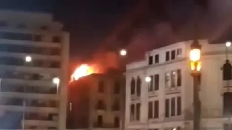 الدفع بـ5 سيارات إطفاء للسيطرة على حريق 7 منازل في سوهاج.. تفاصيل