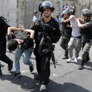 قوات الاحتلال تعتقل (28) فلسطينيا من الضفة وارتفاع عدد المعتقلين إلى (8710) معتقلا
