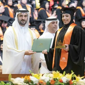 سلطان بن أحمد القاسمي يشهد حفل تخريج طالبات جامعة الشارقة