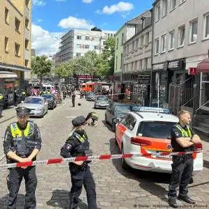 ألمانيا- الشرطة تطلق النار على رجل هاجم مشجعي كرة القدم