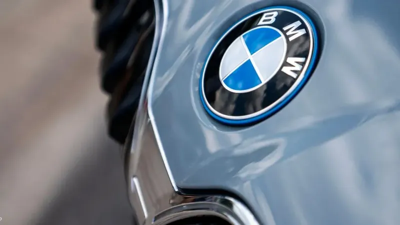 بسبب مخاوف تتعلق بالمحرك.. "BMW" تستدعي أكثر من 100 ألف سيارة بأمريكا