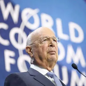 كلاوس شواب يتنحى عن رئاسة المنتدى الاقتصادي العالمي