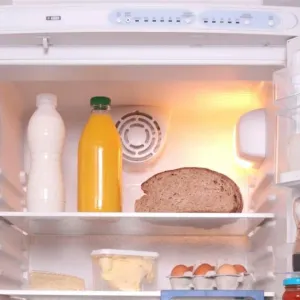 فوائد مذهلة لحفظ الخبر بالثلاجة- إليكِ الطريقة