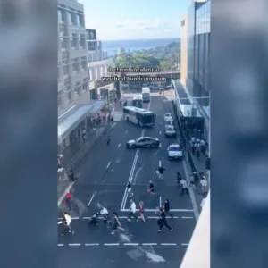 فوضى وذعر.. فيديو يظهر لحظة وقوع هجوم في مركز تجاري في سيدني