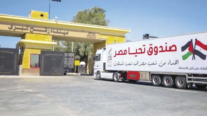إدخال 28 شاحنة إلى قطاع غزة عبر بوابة معبر رفح البري