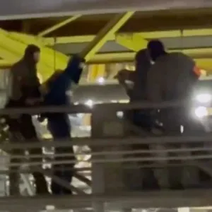 الشرطة الألمانية تكشف قصة المقنع الذي تسلق سقف ملعب دورتموند