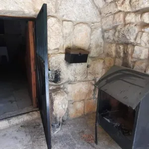 خلع باب كنيسة في جبيل وسرقة صندوق النذورات