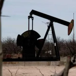 النفط يتراجع وسط مخاوف إزاء النمو في أمريكا