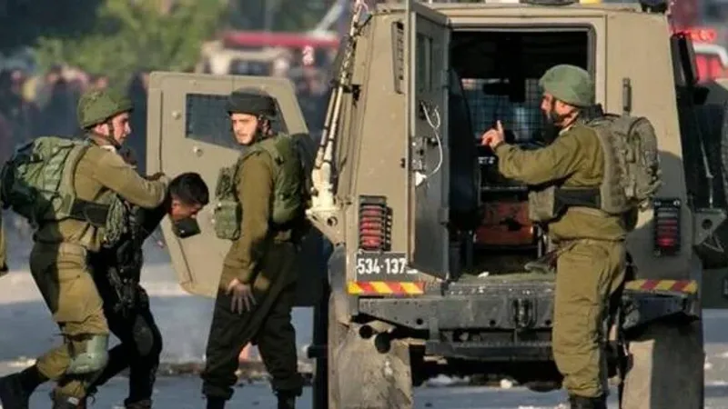 قوات الاحتلال تعتقل مواطناً وتفجر عدداً من المركبات في جنين