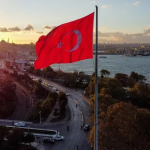 تركيا تفاجئ الأسواق برفع الفائدة 500 نقطة أساس إلى 50%