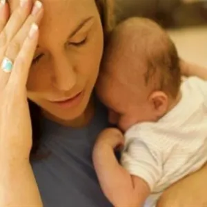 5 علامات تدل على خلل الهرمونات بعد الولادة