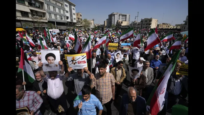 فيديو. 
            
    			إيرانيون يملأون شوارع طهران ويرددون "الموت لإسرائيل" بعد ساعات من تنفيذ تل أبيب غارة جوية على أصفهان