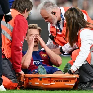 برشلونة يُعلن التشخيص النهائي لإصابة دي يونج في مباراة الكلاسيكو