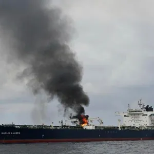 “أنصار الله” يتبنّون مهاجمة سفينيتن تجاريتين قبالة سواحل اليمن