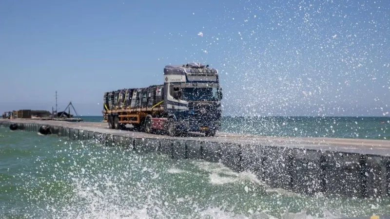 للمرة الثالثة... نقل الرصيف العائم من أمام سواحل غزة