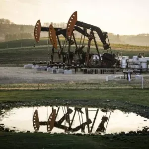 حرائق كندا ومخزونات أمريكا تقودان النفط للصعود