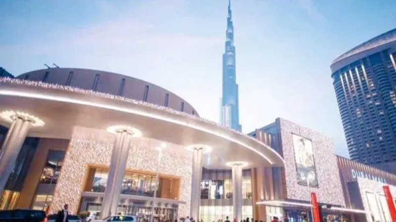 «الخليج» ترصد إقبال المتسوقين على «دبي مول»