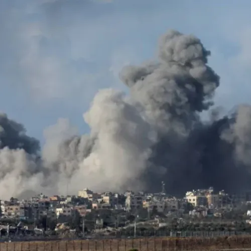 قوات الاحتلال الإسرائيلي تكثف قصفها على وسط قطاع غزة