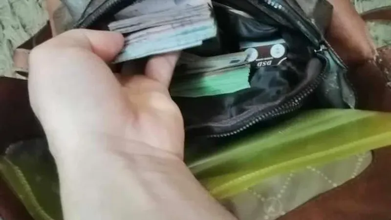 مصري بالكويت يعيد حقيبة بها مليون ونصف جنيه لصاحبها: «أمانة في رقبتي»