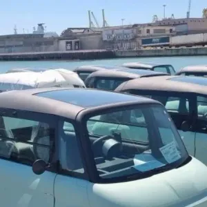 سيارات مغربية تزيل الراية الإيطالية