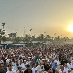 مشاهد من صلاة العيد بين الحرمين الشريفين في كربلاء (صور)