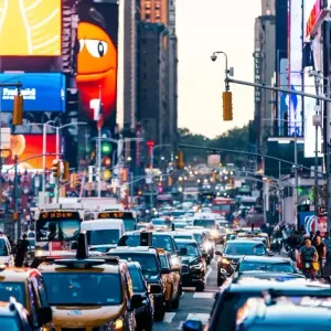 مدينة نيويورك ستطبق رسوم تصل إلى 36 دولار على المركبات في بعض مناطق المدينة لتخفيف الزحام