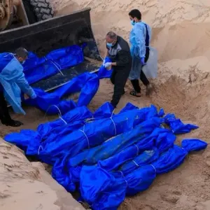 هؤلاء يطالبون بفتح تحقيق حول المقابر الجماعية في مستشفيات غزة http://t.ly/dF4lU #قناة_الغد