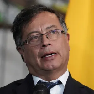 رئيس كولومبيا يعلن قطع العلاقات الدبلوماسية مع إسرائيل (فيديو)