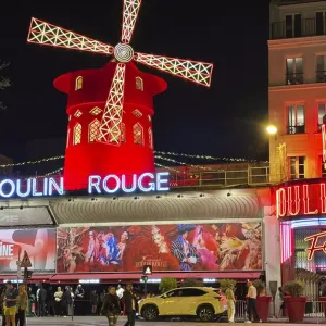 فيديو. 
            
    			انهيار أشرعة الطاحونة الحمراء في باريس من فوق أشهر صالة عروض في العالم