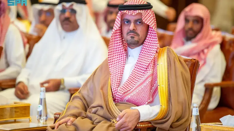 نائب أمير مكة يسلّم وحدات سكنية لعدد من سكان الأحياء العشوائية بجدة