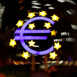 الاتحاد الأوروبي يرفع توقعاته لنمو منطقة اليورو وسط تراجع التضخم