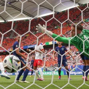 “أورو 2024”.. هولندا تدشن مشوارها بانتصار صعب أمام بولندا