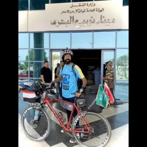 شاب يسافر من مصر إلى السعودية بالدراجة لأداء فريضة الحج.. متى يصل مكة؟