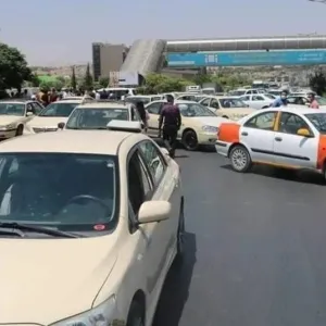 سائقو سيارات الأجرة في العراق يلوحون بالإضراب