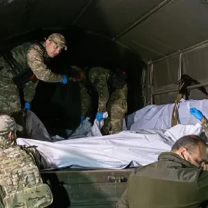 فيديو يوثق تخلص جنود أوكرانيين من جثث رفاقهم