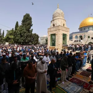 30 ألف فلسطيني يؤدون صلاة الجمعة في رحاب المسجد الأقصى
