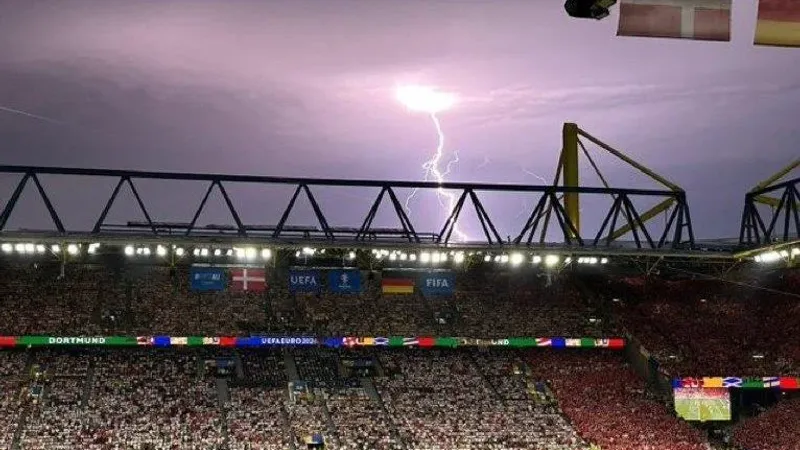 يورو 2024.. عواصف رعدية شديدة توقف مباراة ألمانيا والدنمارك