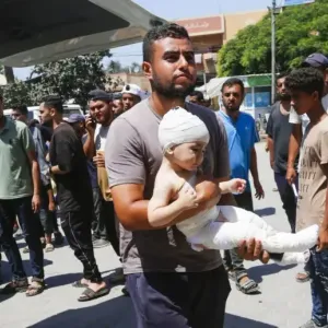 استمرار القتال في حي الشجاعية لليوم الثالث، وعاملة إغاثة أممية تصف غزة بـ "الجحيم الحقيقي على الأرض"
