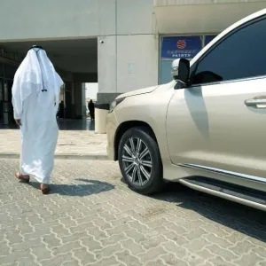 فيديو | شرطة أبوظبي تحذّر السائقين من ترك المركبة في حالة تشغيل