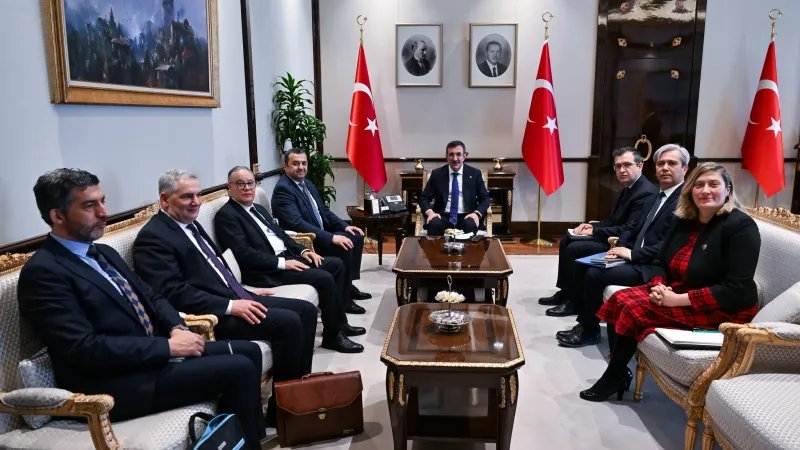 حَملهُ تحيات #أردوغان للـ #رئيس_تبون.. #عرقاب يُستقبل من طرف نائب الرئيس التركي #دبلوماسية #شراكة https://ennaharonline.com/%d8%ad%d9%8e%d9%85%d9%8...