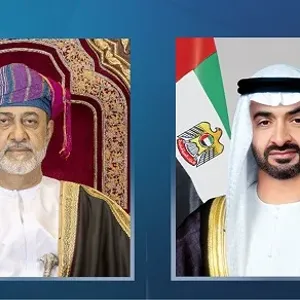 جرت له مراسم استقبال رسمية.. رئيس الدولة يستقبل سلطان عمان في قصر الوطن