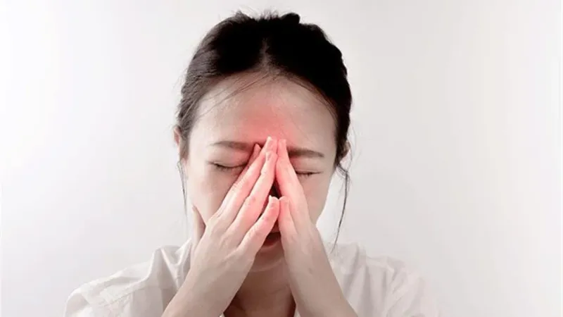 قد يسبب العمى- طبيب يوضح تأثير التهاب الجيوب الأنفية على العين