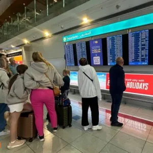 طيران الإمارات تعلق إنجاز إجراءات السفر للرحلات عبر دبي