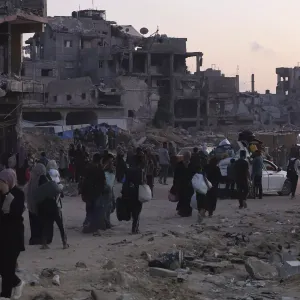 فيديو. إخلاء المستشفيات والمجمعات الطبية في خان يونس وآلاف المواطنين يفرون من جحيم القصف الإسرائيلي